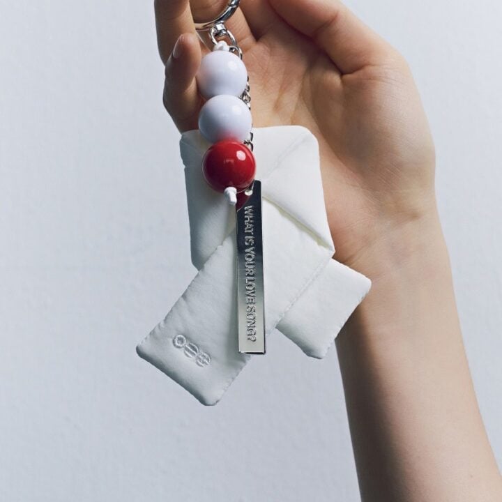 BTS POP-UP ARIRANG Message Keychain - official hand detail