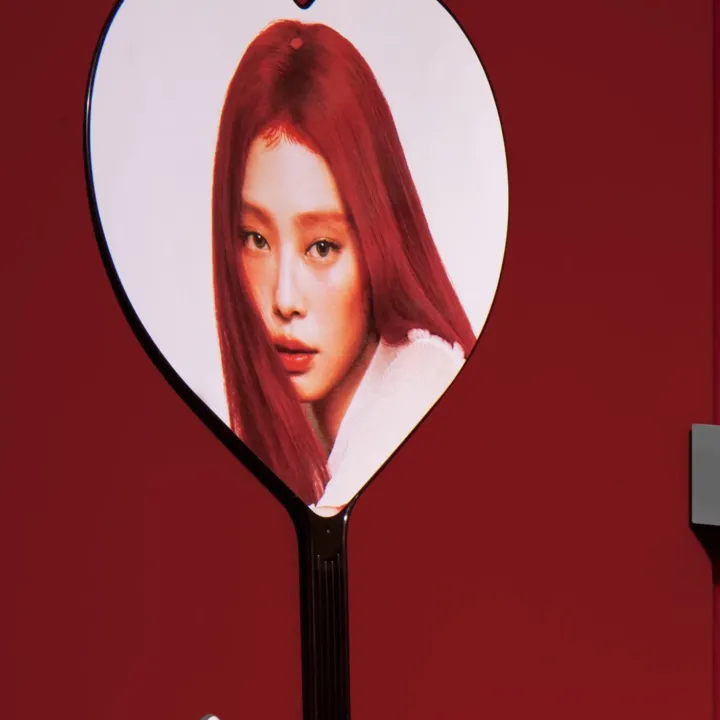 JENNIE x MINISO Heart Image Picket official red portrait detail