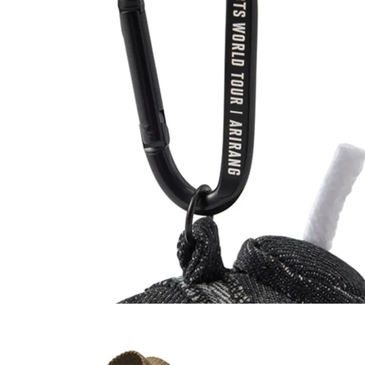 BTS ARIRANG ARMY Bomb Plush Keyring - official carabiner detail