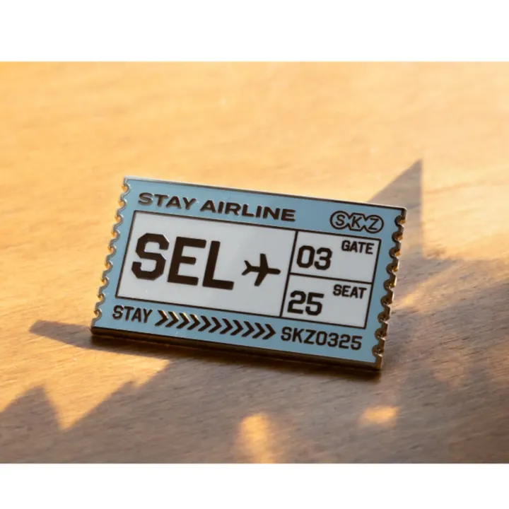 Stray Kids METAL BADGE SEOUL Ver. SKZOO EAATW POP UP official wood surface detail