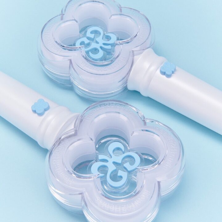Hearts2Hearts Official Fanlight official angled clover detail view