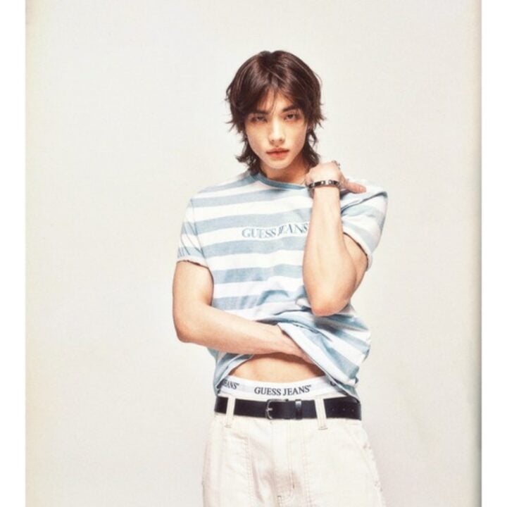 Hyunjin wearing GUESS Jeans light blue striped logo T-shirt full view