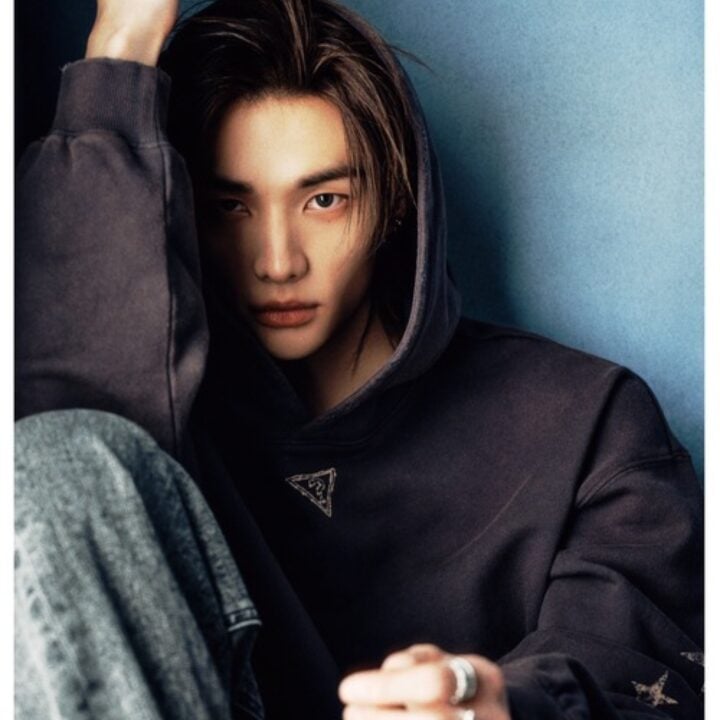 Hyunjin wearing GUESS Jeans charcoal star hoodie official detail