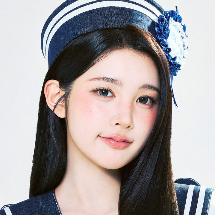A-na official profile photo – Hearts2Hearts merchandise at KK Fans