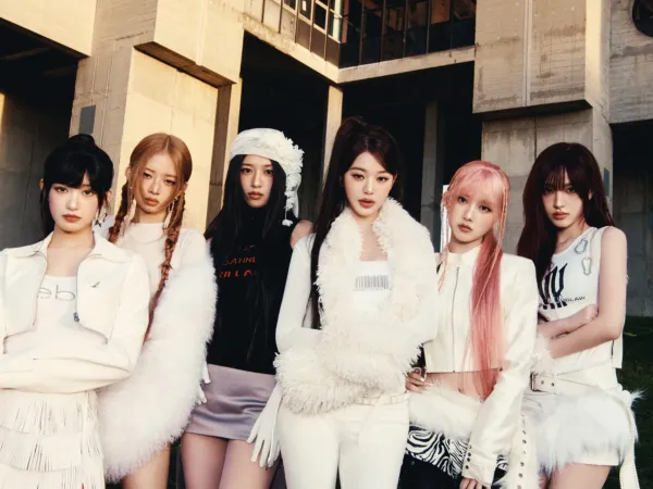 IVE official group photo – IVE merchandise at KK Fans