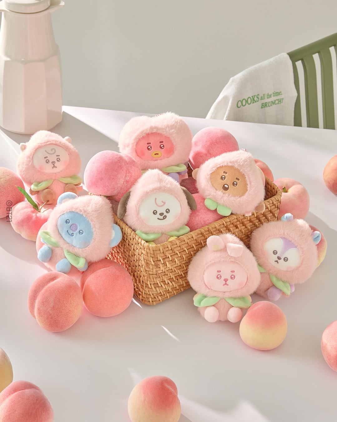 [PREORDER] BTS BT21 Peach Holic – Plush Keyring