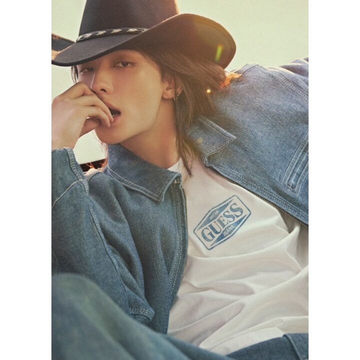 [IN STOCK] Hyunjin Guess Jeans Collab – Classic Logo T-Shirt