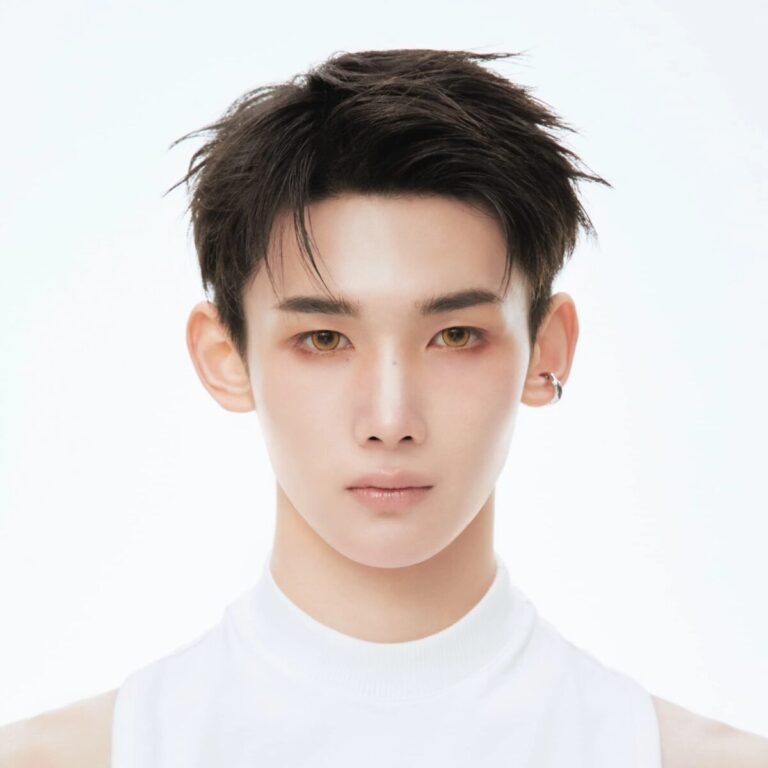JO official profile photo – &TEAM merchandise at KK Fans