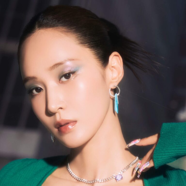 Yuri official profile photo – Girls' Generation merchandise at KK Fans