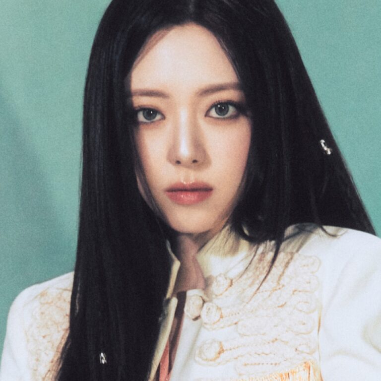 Yuna official profile photo – ITZY merchandise at KK Fans