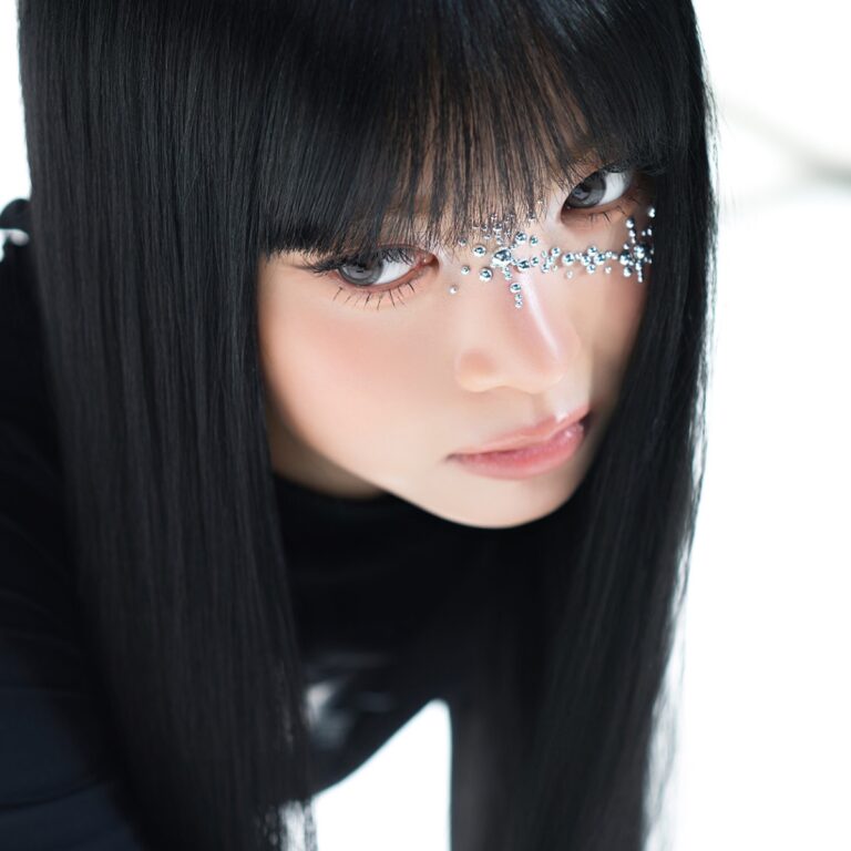 Hong Eunchae official profile photo – LE SSERAFIM merchandise at KK Fans